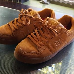 Dc skate shoes